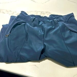 Lululemon neoprene pants.  Size 2 but I am 6 and fit